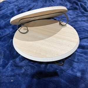 Willow Spring Round 11 decor stands